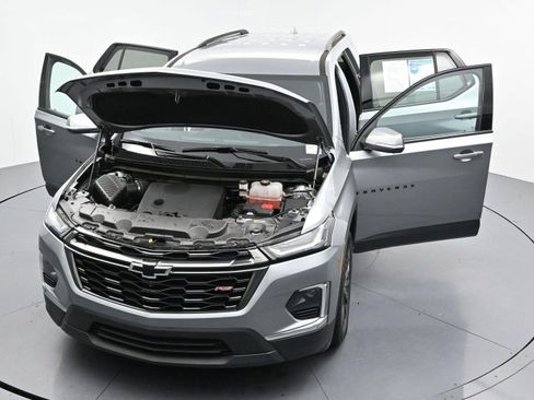 Used 2023 Chevrolet Traverse RS FWD image 40