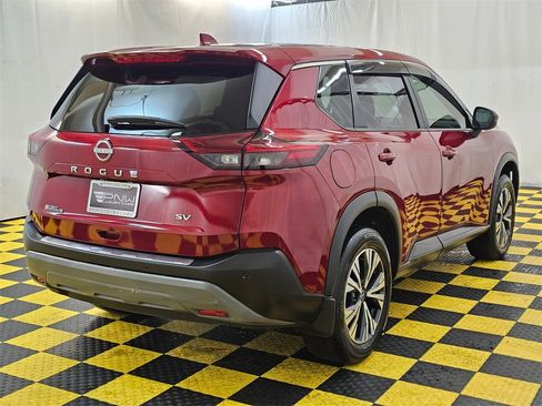 Used 2022 Nissan Rogue SV image 3