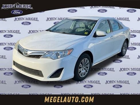 Used 2013 Toyota Camry LE image 1