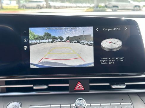 Used 2025 Hyundai Elantra SEL FWD image 34