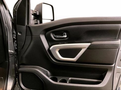 Used 2018 Nissan Titan SL w/ Chrome Package AWD/4WD image 23