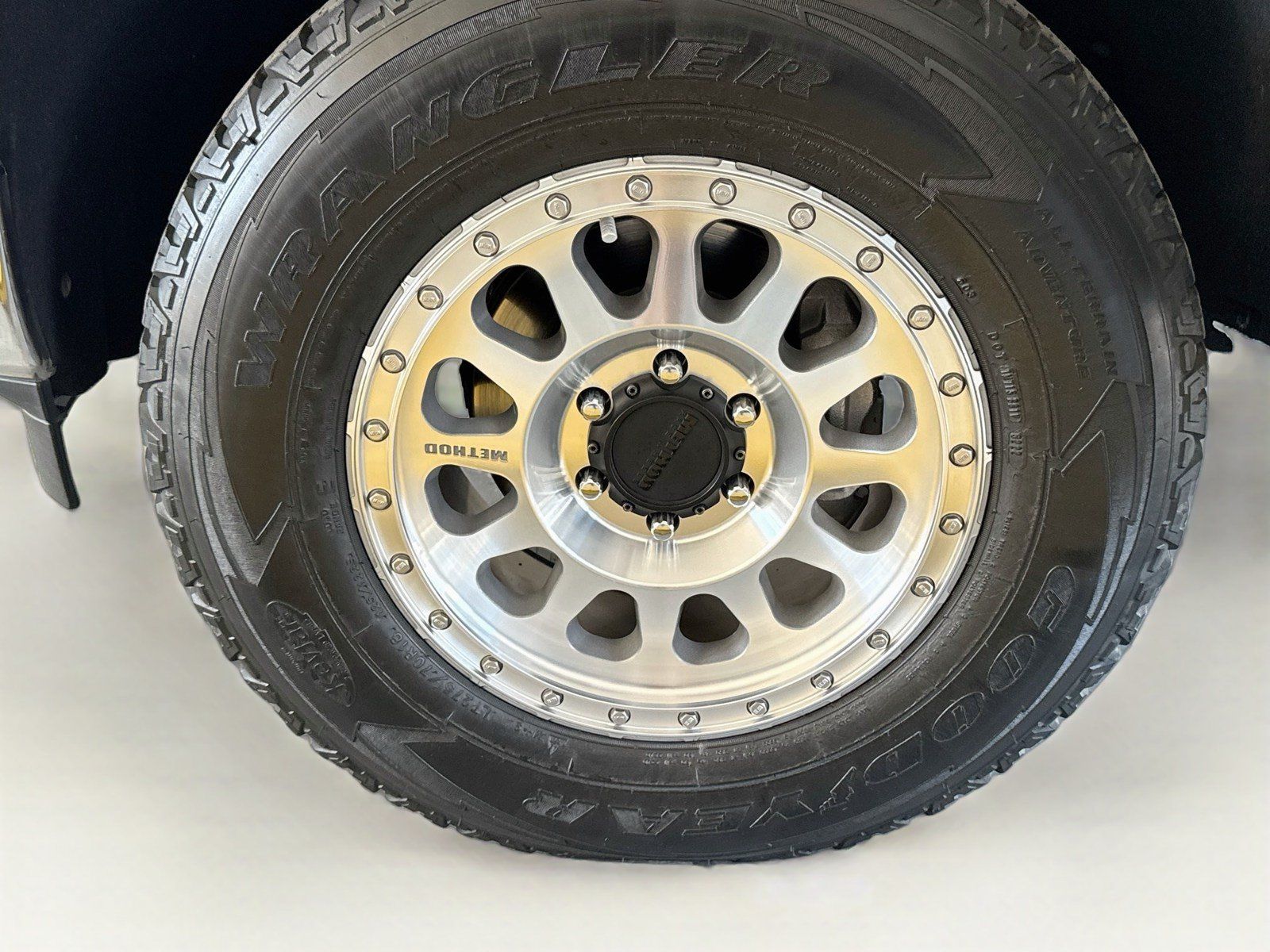Used 2023 Chevrolet Silverado 1500 LT AWD/4WD image 19