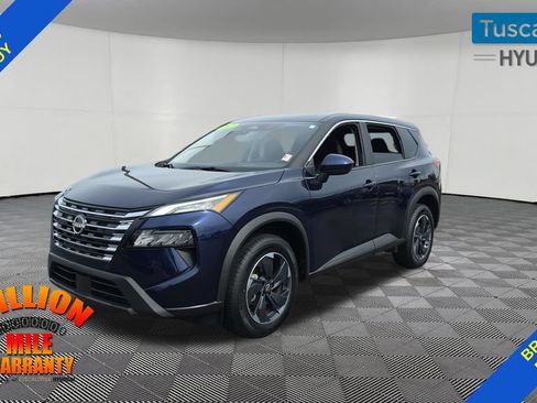 Used 2025 Nissan Rogue SV AWD/4WD image 3