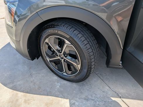 Certified 2023 Kia Niro EX FWD image 37
