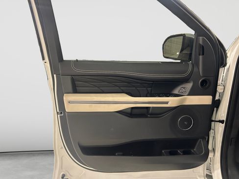 Used 2023 Ford Expedition Platinum RWD image 10