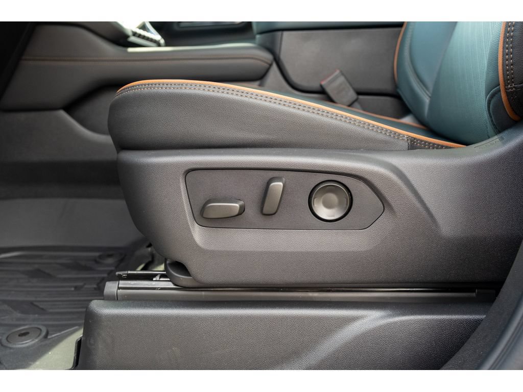 New 2026 GMC Yukon XL AT4 w/ AT4 Premium Plus Package AWD/4WD image 15