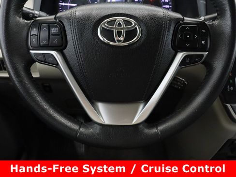 Used 2020 Toyota Sienna XLE Premium image 25