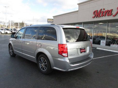 Used 2017 Dodge Grand Caravan SXT FWD image 9