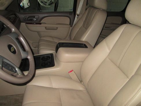 Used 2012 Chevrolet Suburban LT AWD/4WD image 24