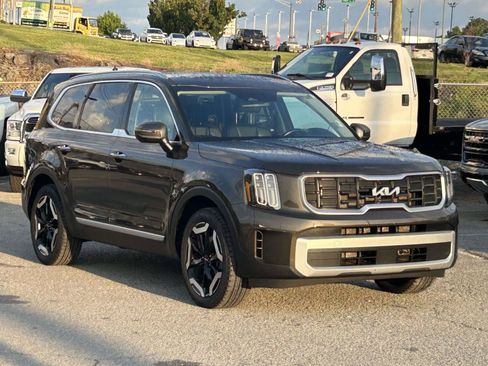 Used 2025 Kia Telluride S FWD image 1