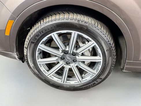 Used 2017 Audi Q7 3.0T Prestige w/ Prestige Package image 38