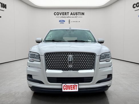 Used 2023 Lincoln Navigator L Reserve AWD/4WD image 9