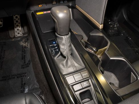 Used 2025 Toyota Camry SE image 14