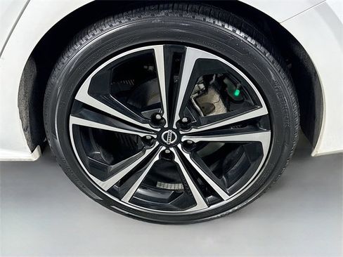 Used 2021 Nissan Sentra SR w/ SR Premium Package image 31