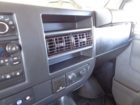 Used 2018 Chevrolet Express 2500 LT w/ LT Preferred Equipment Group image 33