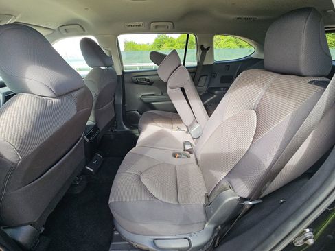 Used 2025 Toyota Highlander LE image 20