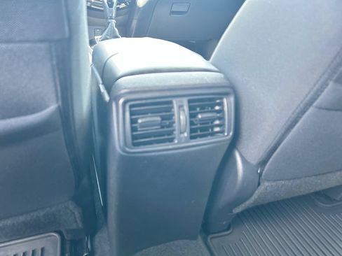 Used 2017 Nissan Rogue SV FWD image 32