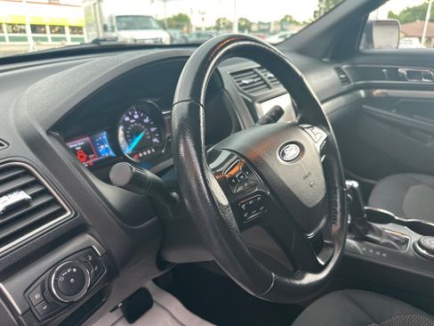 Used 2019 Ford Explorer XLT w/ Equipment Group 201A AWD/4WD image 24