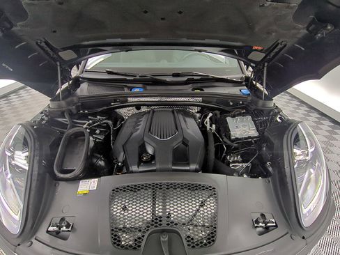 Certified 2023 Porsche Macan Turbo AWD/4WD image 27
