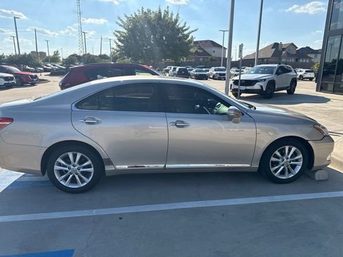 Used 2010 Lexus ES 350 w/ Preferred Accessory Package FWD image 4
