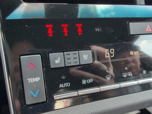 Used 2021 Toyota Avalon Limited w/ Advanced Safety Package FWD image 14