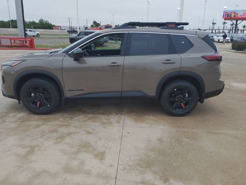New 2026 Nissan Rogue SV AWD/4WD image 4