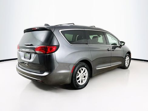 Used 2020 Chrysler Pacifica Touring-L image 9
