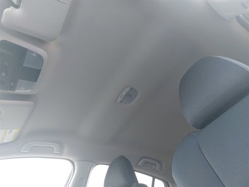 Used 2019 Subaru Crosstrek 2.0i w/ Eyesight System image 28