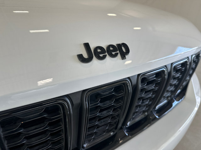 Used 2024 Jeep Grand Cherokee Altitude AWD/4WD image 34