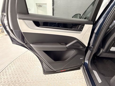 New 2025 Porsche Cayenne image 34