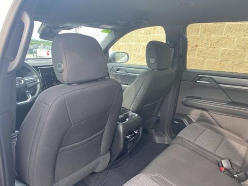 Used 2025 GMC Acadia Elevation image 12