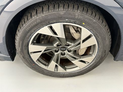 Used 2022 Audi e-tron Premium Plus w/ Premium Plus Package AWD/4WD image 11