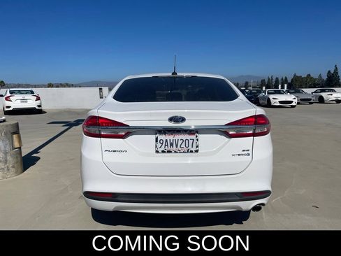 Used 2017 Ford Fusion SE FWD image 3