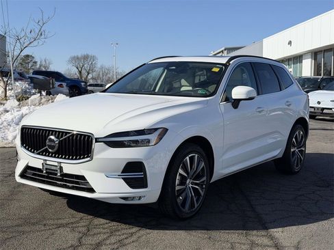Used 2022 Volvo XC60 B5 Momentum w/ Protection Package Premier image 23