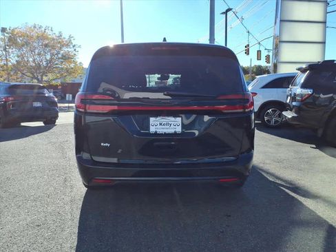 Used 2022 Chrysler Pacifica Limited w/ S Appearance Package image 5