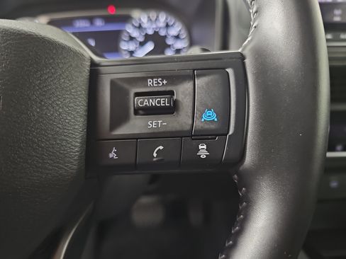 Used 2025 Nissan Rogue SV FWD image 24