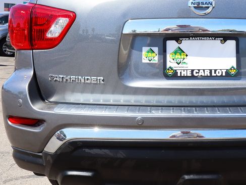 Used 2020 Nissan Pathfinder S FWD image 19