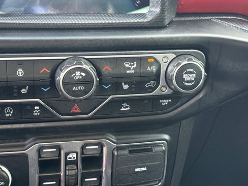 Used 2023 Jeep Gladiator Rubicon w/ Cold Weather Group AWD/4WD image 25
