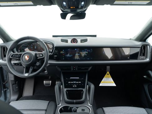 New 2026 Porsche Cayenne GTS image 31