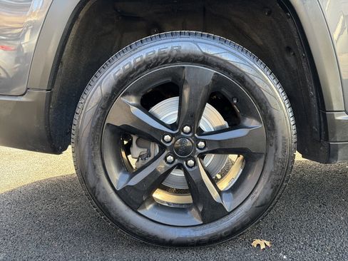 Used 2021 Jeep Grand Cherokee L Laredo image 34