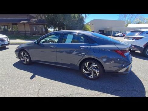 Certified 2024 Hyundai Elantra Limited FWD image 6