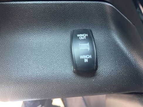 Used 2023 GMC Sierra 1500 AT4X image 31