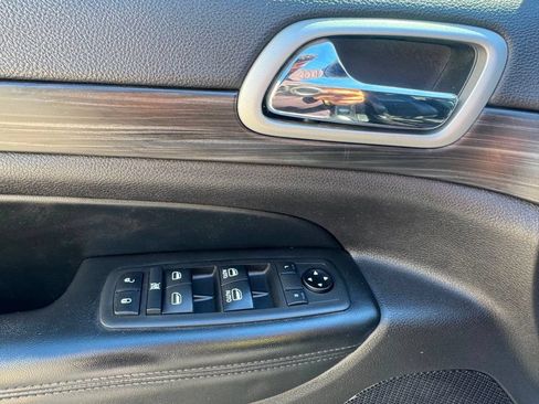 Used 2021 Jeep Grand Cherokee Laredo X AWD/4WD image 13