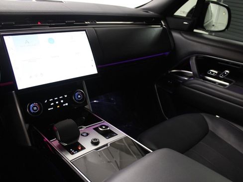 Used 2023 Land Rover Range Rover SE image 24