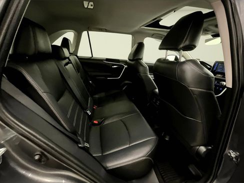 Used 2021 Toyota RAV4 XLE Premium image 25