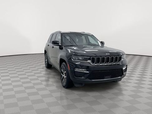 Used 2023 Jeep Grand Cherokee Limited image 2