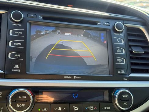 Used 2015 Toyota Highlander Limited Platinum image 18