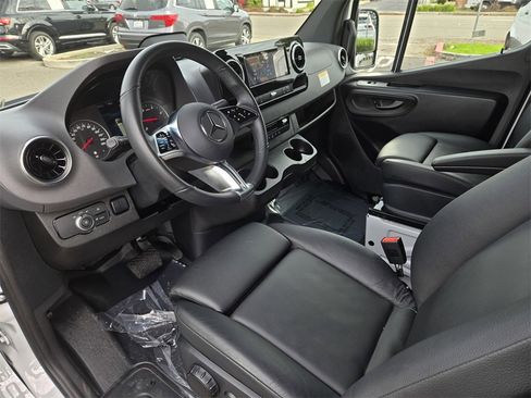 Used 2025 Mercedes-Benz Sprinter 2500 image 12