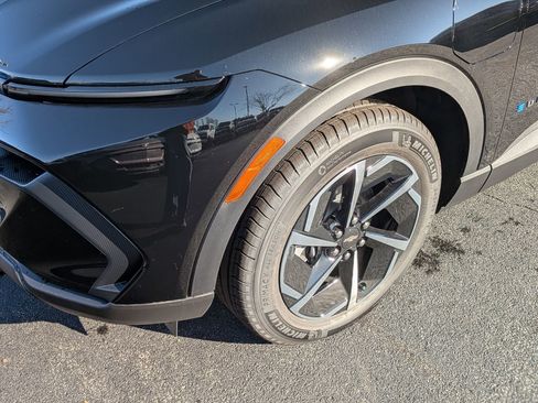 New 2026 Chevrolet Equinox EV LT image 10