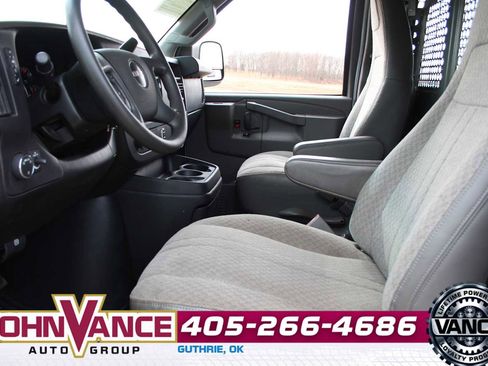 Used 2017 GMC Savana 2500 image 23